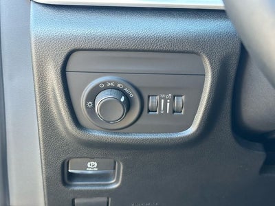 2022 Jeep Grand Cherokee L Laredo 4x4