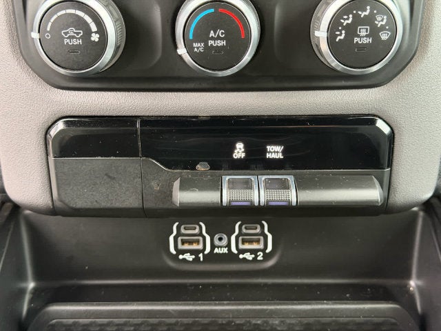 2023 RAM 1500 Big Horn Crew Cab 4x4 5'7' Box
