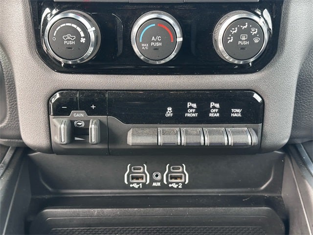 2025 RAM 1500 Big Horn Crew Cab 4x4 5'7' Box