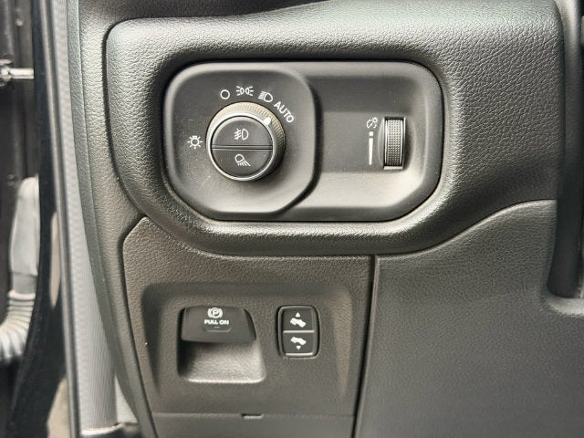 2023 RAM 1500 Big Horn Crew Cab 4x4 5'7' Box