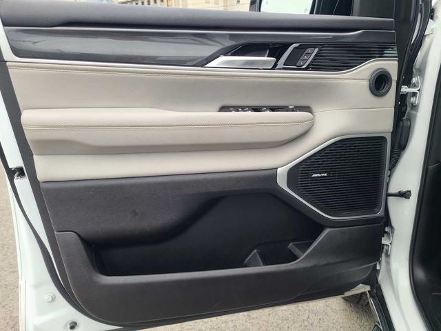 2023 Jeep Wagoneer Base