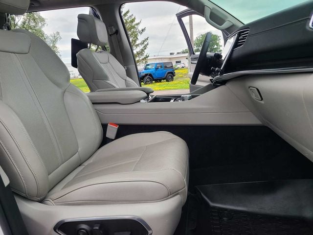 2023 Jeep Wagoneer Base