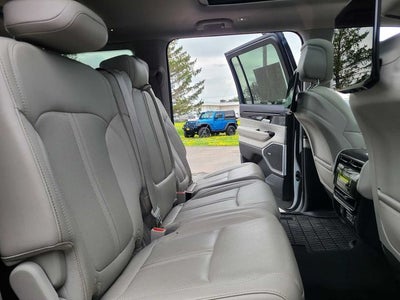 2023 Jeep Wagoneer Base