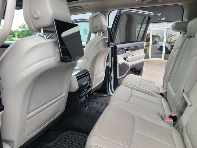 2023 Jeep Wagoneer Base