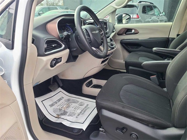 2024 Chrysler Voyager LX