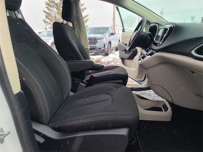 2024 Chrysler Voyager LX