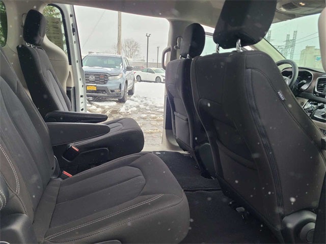 2024 Chrysler Voyager LX