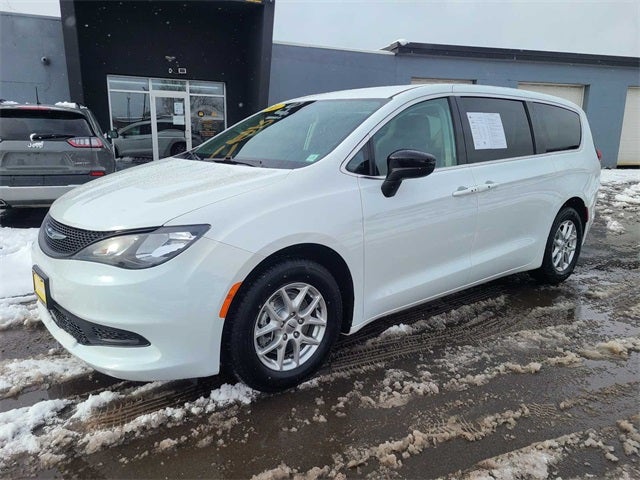 2024 Chrysler Voyager LX