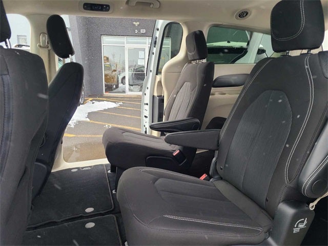 2024 Chrysler Voyager LX