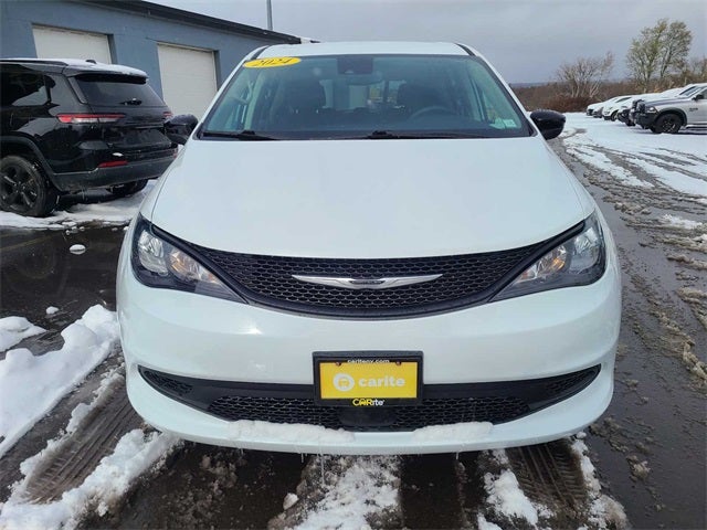 2024 Chrysler Voyager LX