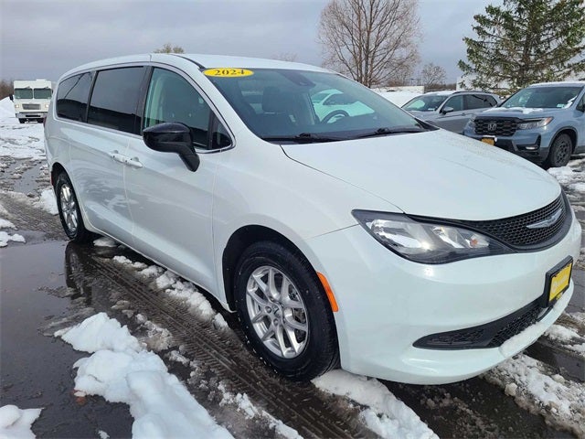 2024 Chrysler Voyager LX