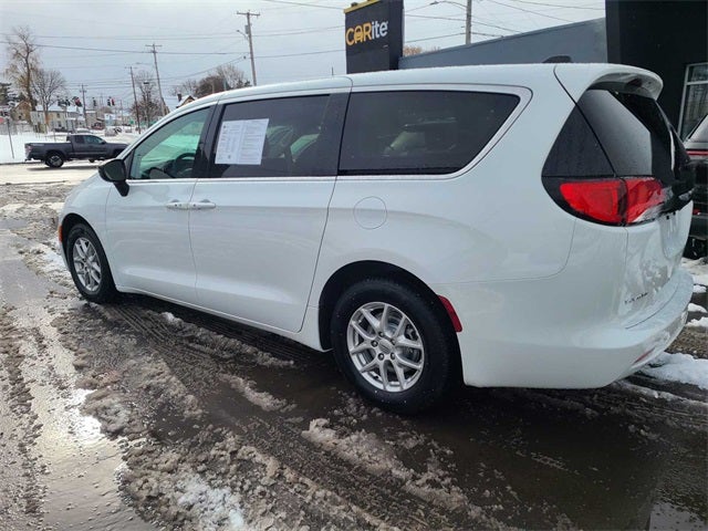 2024 Chrysler Voyager LX