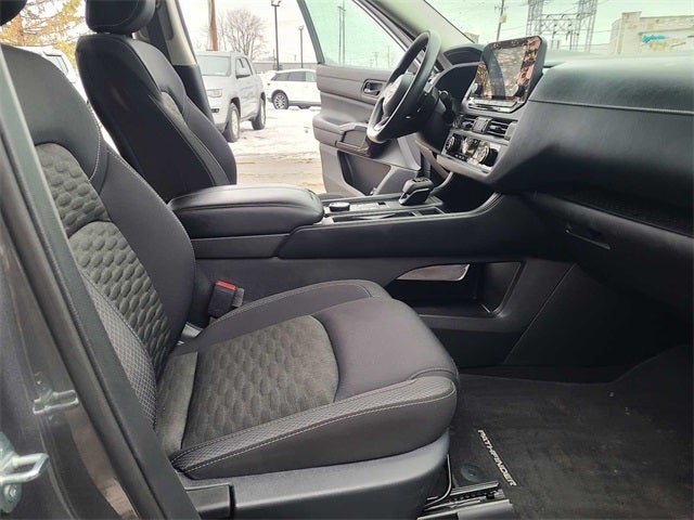 2023 Nissan Pathfinder S