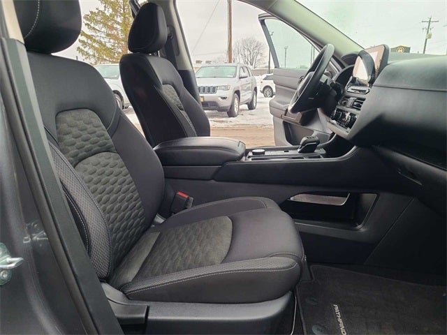 2023 Nissan Pathfinder S