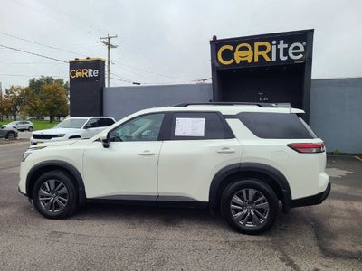 2024 Nissan Pathfinder SV