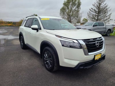 2024 Nissan Pathfinder SV