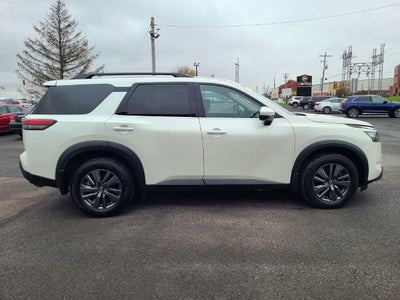 2024 Nissan Pathfinder SV