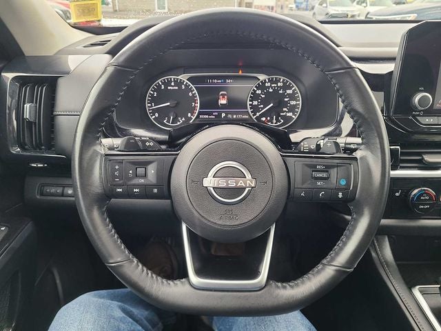 2022 Nissan Pathfinder SV