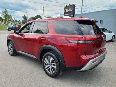 2022 Nissan Pathfinder SL