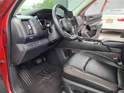 2022 Nissan Pathfinder SL