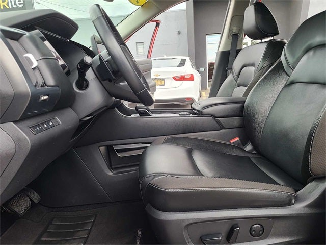 2022 Nissan Pathfinder SL