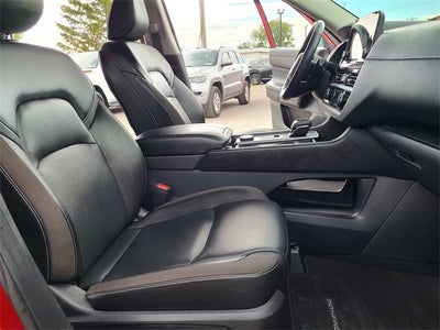 2022 Nissan Pathfinder SL