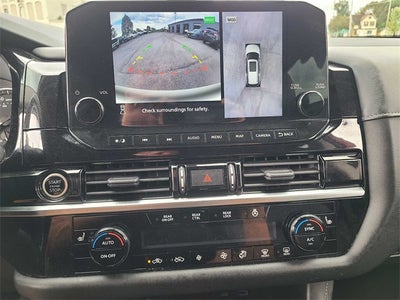 2022 Nissan Pathfinder SL