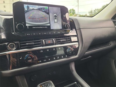 2022 Nissan Pathfinder SL