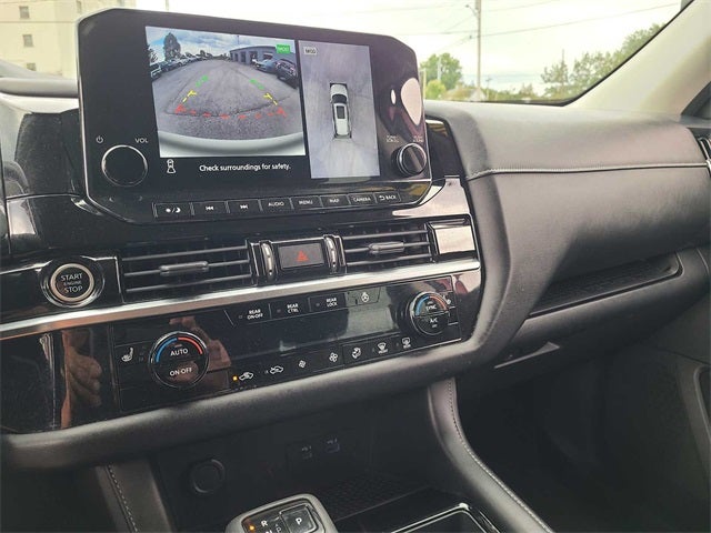 2022 Nissan Pathfinder SL