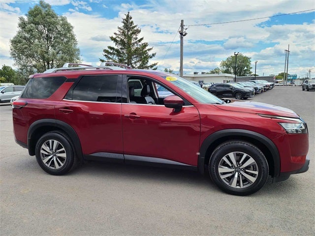 2022 Nissan Pathfinder SL