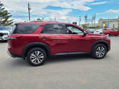 2022 Nissan Pathfinder SL