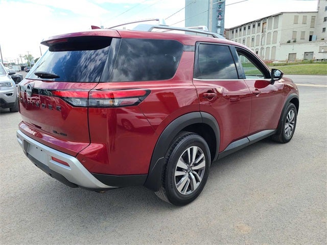 2022 Nissan Pathfinder SL