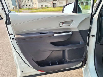 2023 Toyota Sienna LE 8 Passenger