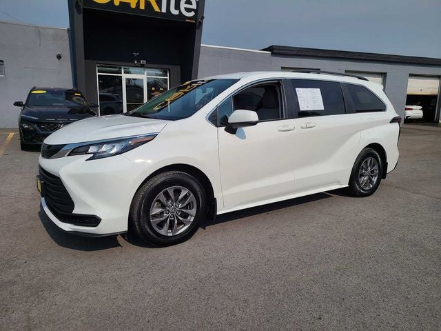 2023 Toyota Sienna LE 8 Passenger