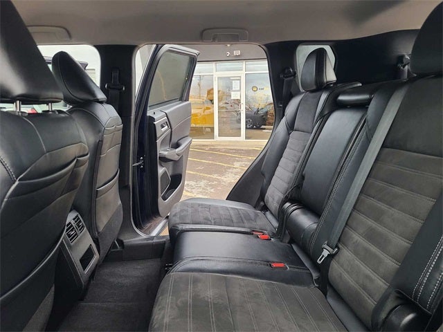 2023 Mitsubishi Outlander SE