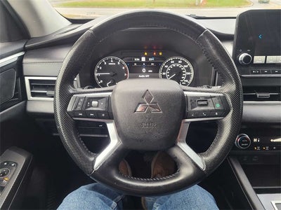 2023 Mitsubishi Outlander SE