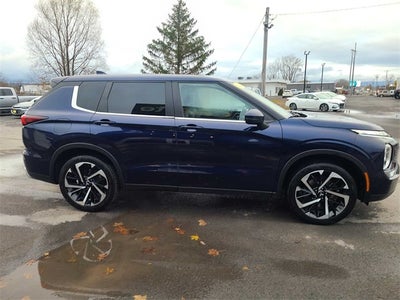 2023 Mitsubishi Outlander SE