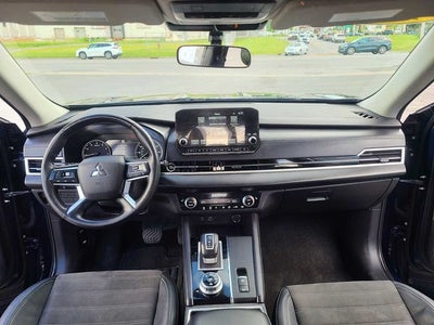 2023 Mitsubishi Outlander SE