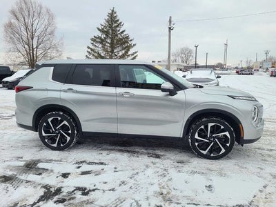 2024 Mitsubishi Outlander SE