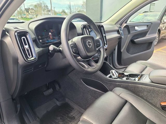 2025 Volvo XC40 B5 Plus Bright Theme